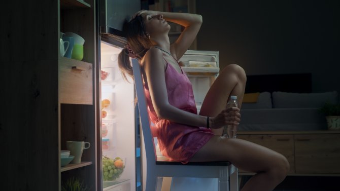 žena trpící nočním pocením