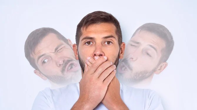 Muž s tiky