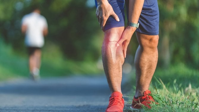 natažený vaz v koleni - bolest kolene